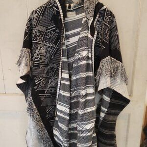 Stunning Chekanka Women's Midweight Poncho Size S/M